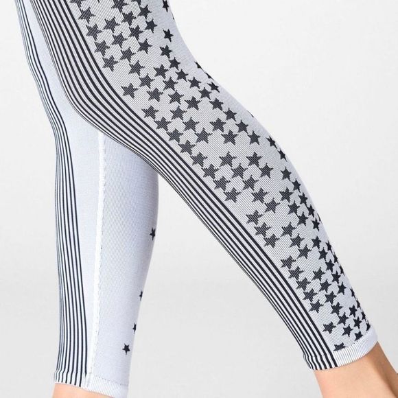 High-Waisted Seamless Star Capri - Picture 3 of 4